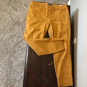 Size 12 Mustard Old Navy Pixie Crop